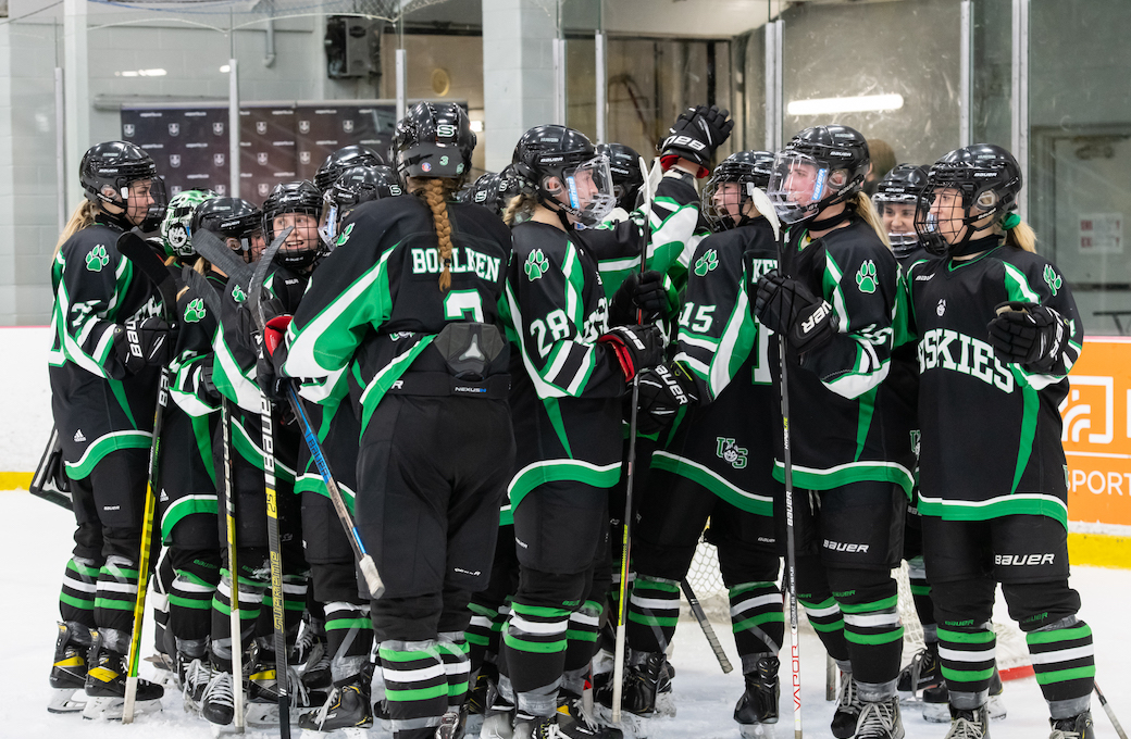 Championnat de hockey féminin de U SPORTS Cavendish Farms 2022 Quart de finale 3 – La Saskatchewan marque trois buts en troisième pour blanchir Brock